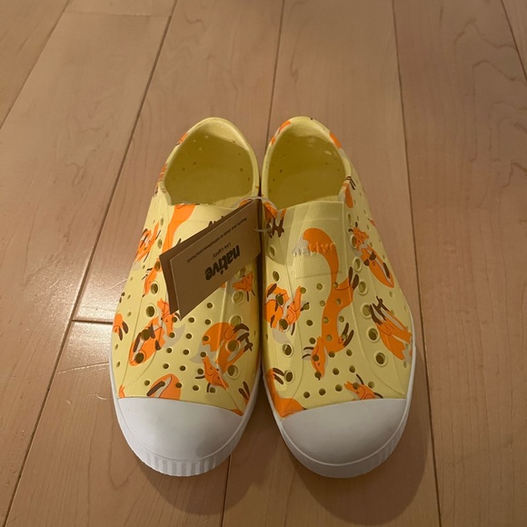 Native shoes NWT - Picture 3 of 4